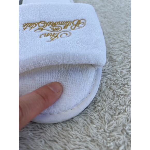 Inn on Biltmore Estate Slippers NEW White Gold Embroidered READ - Picture 2 of 5